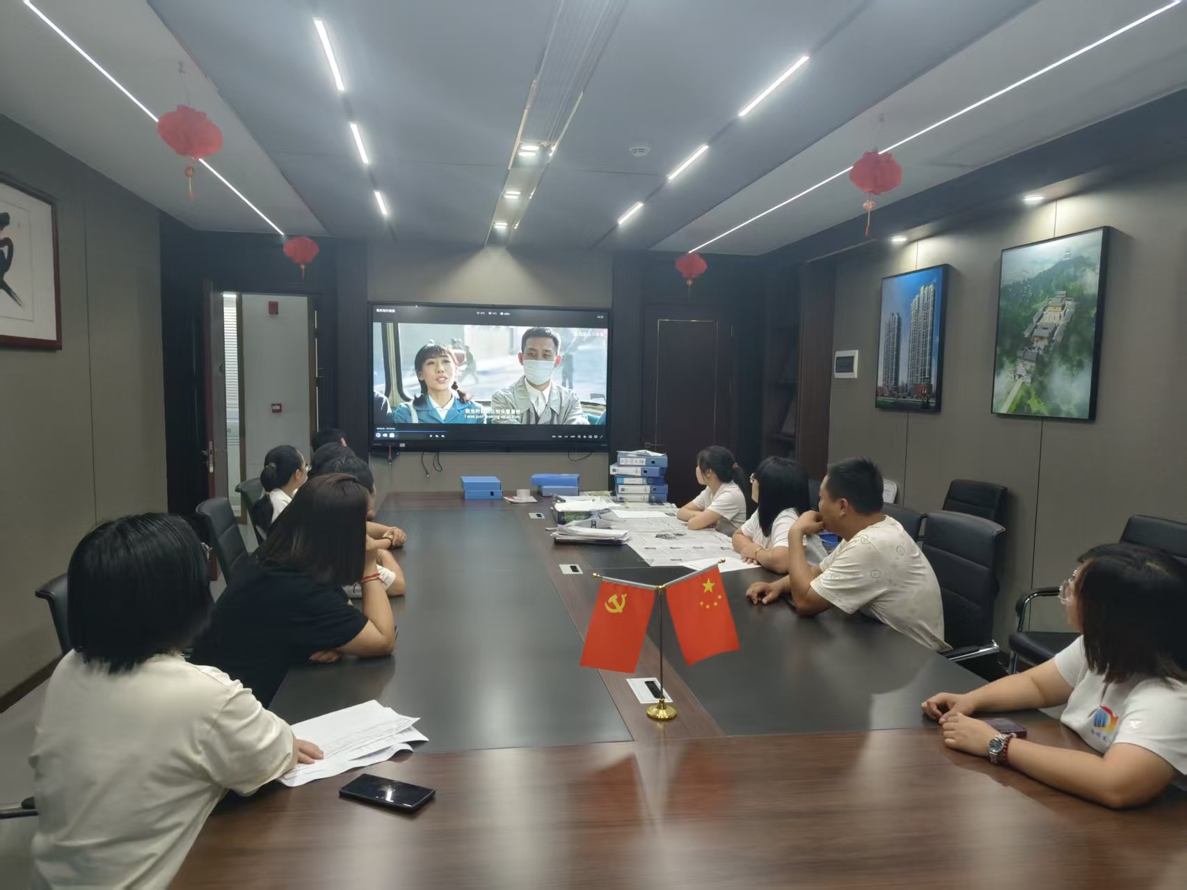 賡續(xù)紅色血脈,凝聚奮進(jìn)力量 —— 易順建工集團(tuán)黨支部國慶觀影《我和我的祖國》